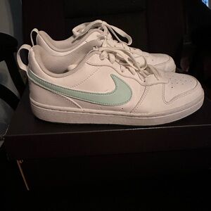 Nike White and mint Green Sneakers 7.5 youth- fits 8-9 women